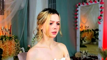 Amateur Blonde Teen Plays Solo with Toy Webcam Porn