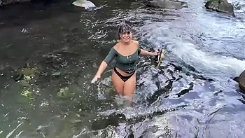 elle va me tirer une pipe au bord de la riviere