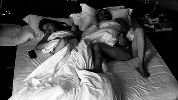 Amateur webcam girl masturbate big dildo