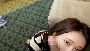 美脚美女が膣の中にバイブ入れてパイパンおまんこから愛液に糸を引く