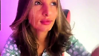 Hot amateur webcam teen masturbates for their fans