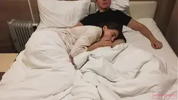 Beauty gives a relaxing homemade blowjob while watching a movie