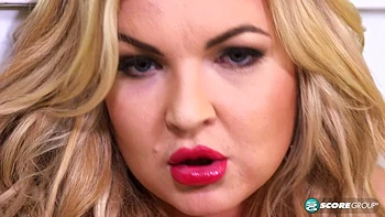 Diana Frost Cools Off Her Hot, Busty Body - Diana Frost - Scoreland