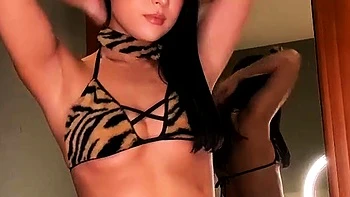 Exposed slim Rose Melle simpcity