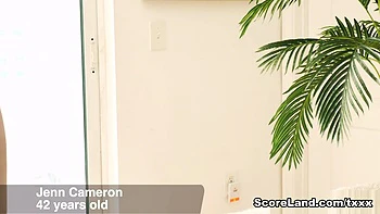 Jenn limpa e termina com facial bagunçado