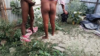 Desi Bhabhi Outdoor Sex with Big Tits and Big Ass - Indian Aunty Fucked