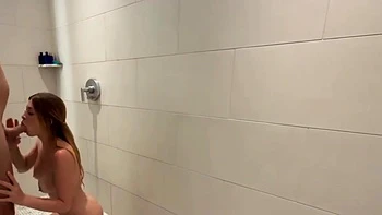 la douche coquine avec maeva