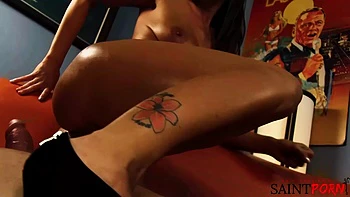 Jamie lässt ihren Ex ihren Abspritz-Creampie lecken