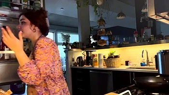 Großbusige Babes masturbieren solo vor der Webcam