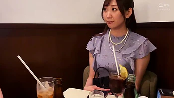 Jolie asiatique cocue et baisée à fond