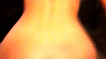 Linda adolescente morena amadora fazendo boquete com gozada POV