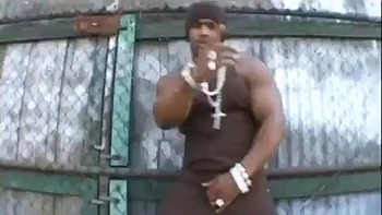 Negra con culo grande follada duro a cuatro y a horcajadas