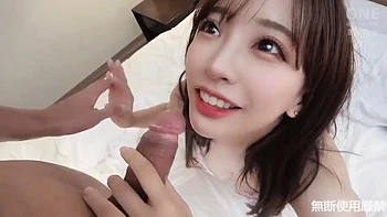 Азиатка с большими сиськами дрочит и трахается наездницей и сзади