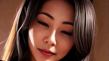 Doggystyle duro con MILF asiática de grandes tetas y fuerte carácter