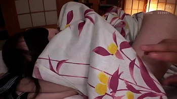 Азиатка с маленькой грудью ебется как мясной писсуар