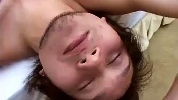 Asiatische Blowjob und Doggy Missionarsfick