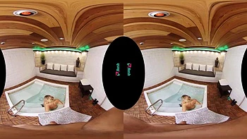 Katie chupa y monta polla grande en POV