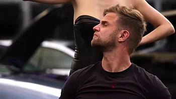 Léa, 27 ans, milf française aux gros seins et tatouages