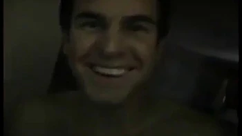 Brünette Milf lutscht Schwanz und reitet Cowgirl