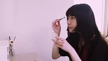 Asiatique suce profond, baise en doggy et missionnaire