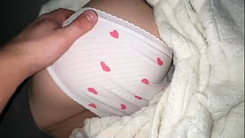 Adolescente indiana magra fodida no cu em close-up