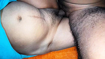 Desi-Junge fickt heimlich die enge Nachbar-Stiefmutter