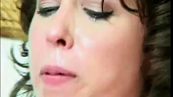 Negro fode milf madura de quatro, montada e missionário