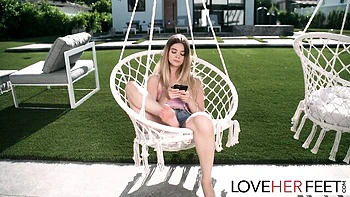 Джей гнёт Молли, лижет и дрочит ноги