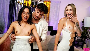 Jade et Thea en doggy interracial avec une pipe