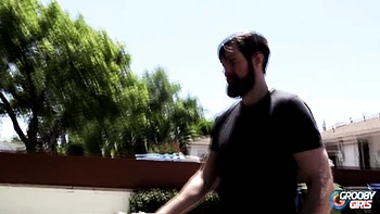 Жесткий анальный секс без преза с транской Рэйчел