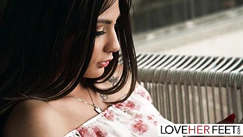 Vince Karter fode os pés sensuais de Nina Nieves