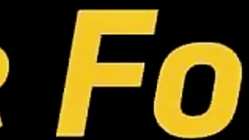 Chica amateur en portada goza de meadas duras y golden showers