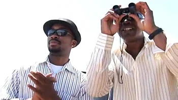 Loira fode negra no doggy e na cowgirl