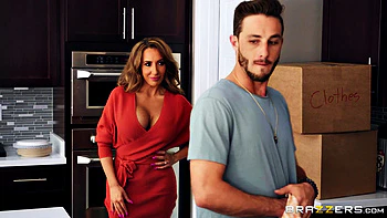 Peitos grandes, pau grosso fodendo em casa