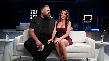 Jax Slayher stopft Lorreigns kahle Fotze mit großem schwarzen Schwanz voll