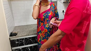 El hijastro enseña a la madrastra condón, creampie y gran corrida