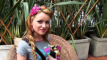 Tatiana Garcia monta y chupa en salvaje POV rubia