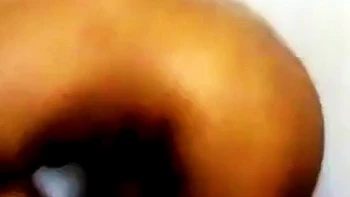 Chica teen de Sri Lanka hace blowjob profundo POV