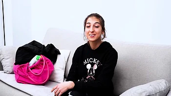 Vanesa Merino folla al viejo con juguetes sola