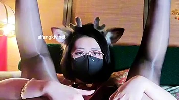 Chica asiática Anaimiya se masturba con medias y juguetes