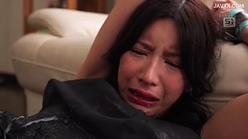 Asiatische Frauen kommen nacheinander