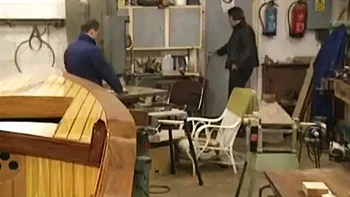 Kristen Ashleigh hace felación y monta en trío duro