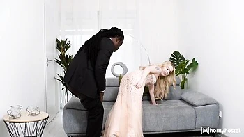 Пышные Хейли Спейдс и Джина Варни в межрассовом сексе