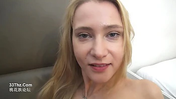 Asiatische Amateurin lutscht japanischen Schwanz