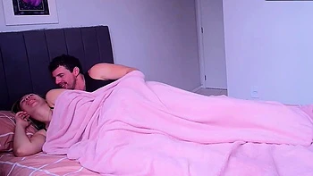 Mein Schwager fickte mich hart, während mein Mann zusah