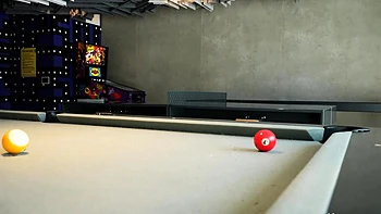 Adolescente excitée Lilith Grace baise en levrette profonde