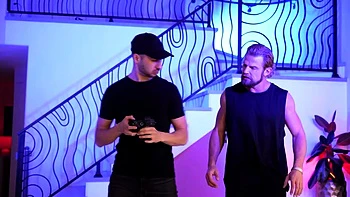 Ivy Ireland milf cachonda en trío con grandes pollas