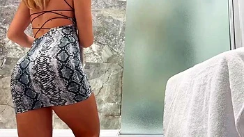 Madrasta gostosa fode enteado de quatro na frente do padrasto