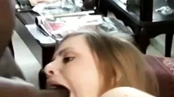 Heiße Milf reitet dicken schwarzen Schwanz