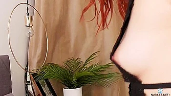 Angie Elif striptease amateur y culo sexy